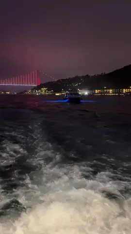 كيف أتوب.. والقلب في البوسفور مغلوب 🌉💔.#اسطنبول#كيف_اتوب#اكسبلورexplore_#تركيا🇹🇷اسطنبول 