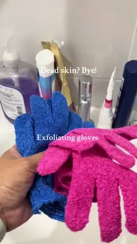 Exfoliating gloves for dead skin. Para mas mag glow ang skin. #exfoliatingglove#bathgloves #bathglovesthebodyshop 