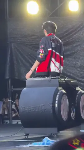 Dù anh ta đi đến đâu cũng tôn trọng và cúi đầu chào fan của mình #Bangbacvan #庞博文 