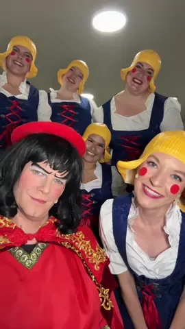 Find a more iconic bob than Lord Farquaad’s and his Duloc Dancers’. I’ll wait.  #lordfarquaad #shrek #shortking #bob #hopeboxshrek @Hopebox Theatre 