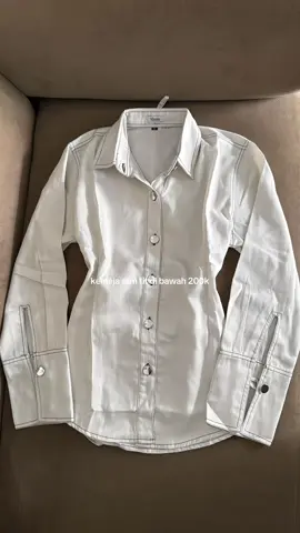 maju sini cwe cwe yang suka pakai shirt fit body🤪💅🏻 #fypシ #outfitinspo #kemeja #shirt #kemejafitbody 