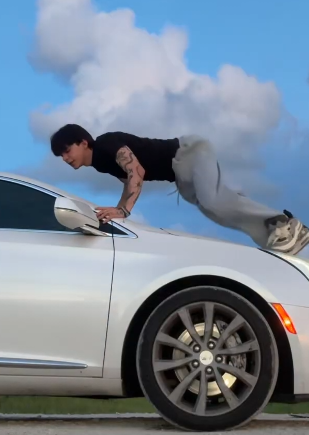 cada vez que escucho la alarma de un auto #carlhoos_ #carlhoos #trend #carlosalbertofuentes #carlosymujerdebuenapasta 