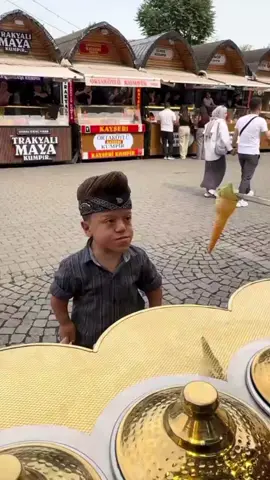 yahia 🤣🤣🤣!  #friendsprank #prank #funny #fyp #foryou 