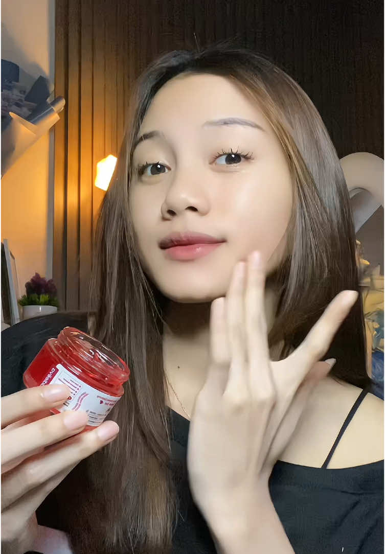 tapi bener gess awalnya emng coba coba si merah ini,eh malah makin ketagihan krn jerawat aku uda jarang muncul lagi🫵🏻😭@Adleeva #adleevaskincare 