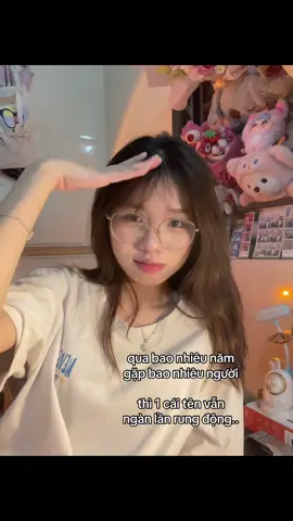 nhưng mà “chỉ riêng em biết, em cũng chẳng mong hơn nhiều..”