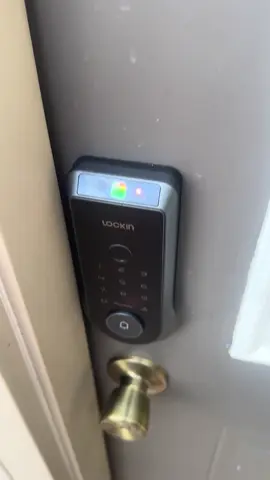 Raise your palm, future has come! #lockin #palmvein #venopro #futurelock #smartlock 