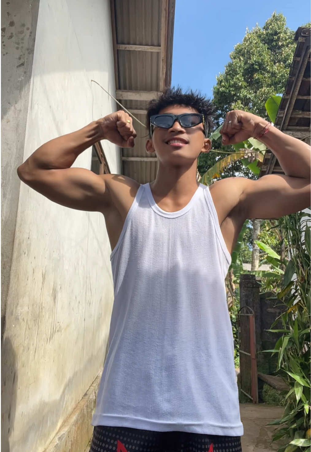 flexing dikitt#gym #bixing🥊 #masukberandafyp #workout #fypppppppppppppppppppppppppp 