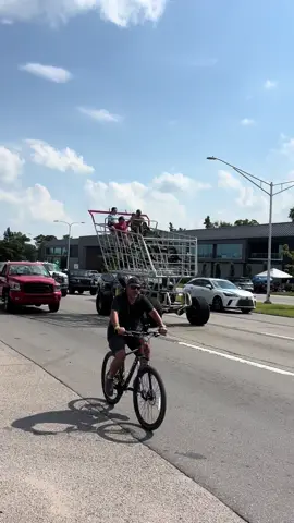 I’ve now seen a shopping cart DRIVE DOWN A ROAD before an LFA #woodward #cars #fyp #
