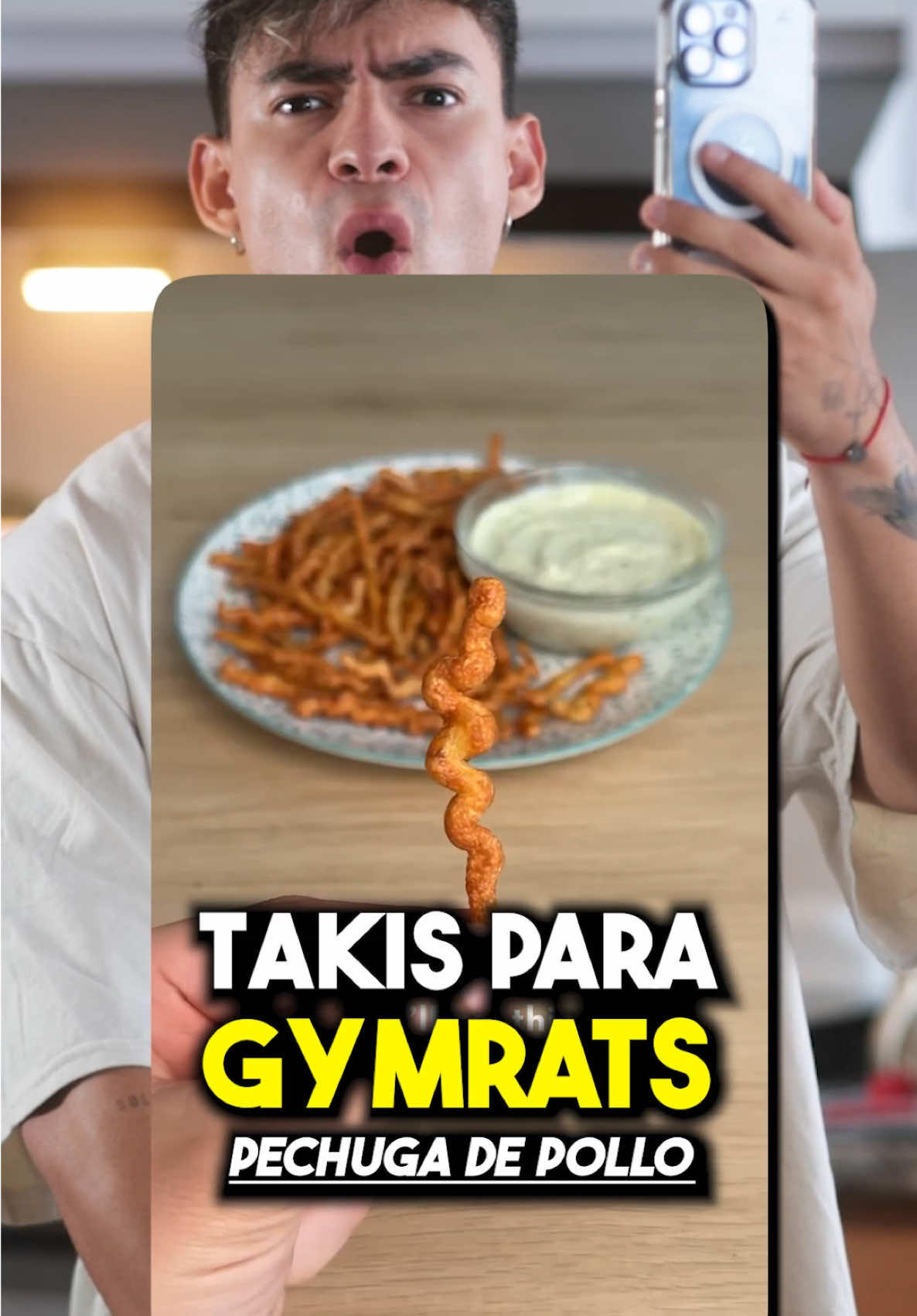 ¿TAKIS de POLLO con PROTEÍNA? 😳🔥 Probando Receta VIRAL Para GYM 💪🏼 Recuerda que si usas mi código LEGIONARIOS en @Cal AI obtienes gratis 3 días de prueba para empezar a mejorar tu alimentación y conseguir mejores resultados 💪🏼 🥩 Ingredientes: 	•	🍗 2 pechugas de pollo pequeñas (aprox. 300 g en total) 	•	🥚 2 huevos 	•	🌿 Especias al gusto: ajo en polvo, paprika, orégano, sal, pimienta… probablemente sabría mejor si les pones polvo para takis 🤷🏻‍♂️ 👨🏻‍🍳 Preparación: 1️⃣ Licúa las pechugas de pollo junto con los huevos y las especias hasta obtener una mezcla homogénea. 2️⃣ Pasa la mezcla a una manga pastelera (o una bolsa de plástico con la punta cortada ✂️). 3️⃣ Forma tiras delgadas sobre papel encerado 📜 o directamente en la canastilla de la freidora de aire. 4️⃣ Cocina a 175°C (350°F) por 10 minutos ⏱️, o hasta que estén dorados y crujientes  . . #Fitness #Receta #Gym #takis #comida        