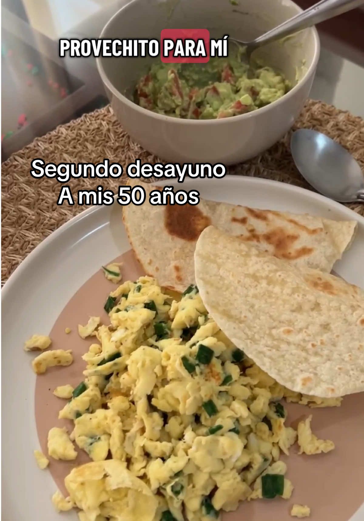 Desayuno a las seis de la mañana, como ya les comenté en otro video, y a las 11 de la mañana mi segundo desayuno es más contundente #50años #menopausia #entrenamiento #tips #comidasaludable 