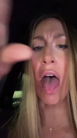 DON’T ASK YOUR SERVER TO BE IN YOUR THROUPLE #server #servertok #serverlife 