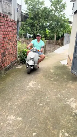 ae #moinguoi lụm e nó về di cafe hay di chợ rất hợp lý nha 👍 #honda #giorno 50cc xe 2 thì xăng pha nhớt tự động 👍 #hoangtungxipo #tunglambro 