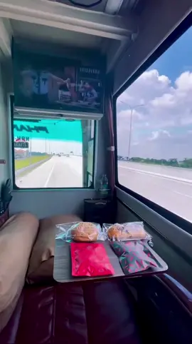 Tebak bus sleeper nya siapa ini? #sleeperbus #busakap #karoseriadiputro #busmania 