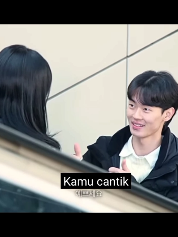 terus kalo kalian ada di posisi pria itu. apa bakal salting+baper😁🥶 #fyp #prank #experiment #korea #beranda 