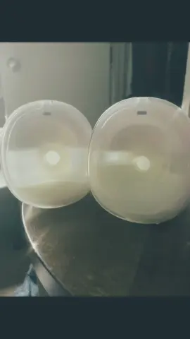 Pump and pour ✨ #pumpandpour #breastmilk #fyp #MomsofTikTok #pumpingmom @LansinohUSA 