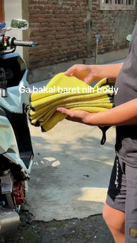 Kain Lap Microfiber Super Tebal &Halus BARANG READY Paket di packing dengan RAPI dan AMAN!   Ukuran : 30x30cm  Type : 2 sisi (Bulu Halus) Warna : Yellow+Gray   Kelebihan Produk : 1). Penampilan Cantik dan sempurna kain dengan dua sisi untuk interior dan exterior 2). Super penyerap air daripada bahan lainnya 3). Jauh lebih tahan lama 4). mudah dibersihkan dan cepat kering. 5). Lebih bersih dalam menghilangkan debu 6). Lembut dan ramah lingkungan  #kainlap #lapmicrofiber #lapmicrofibermurah 