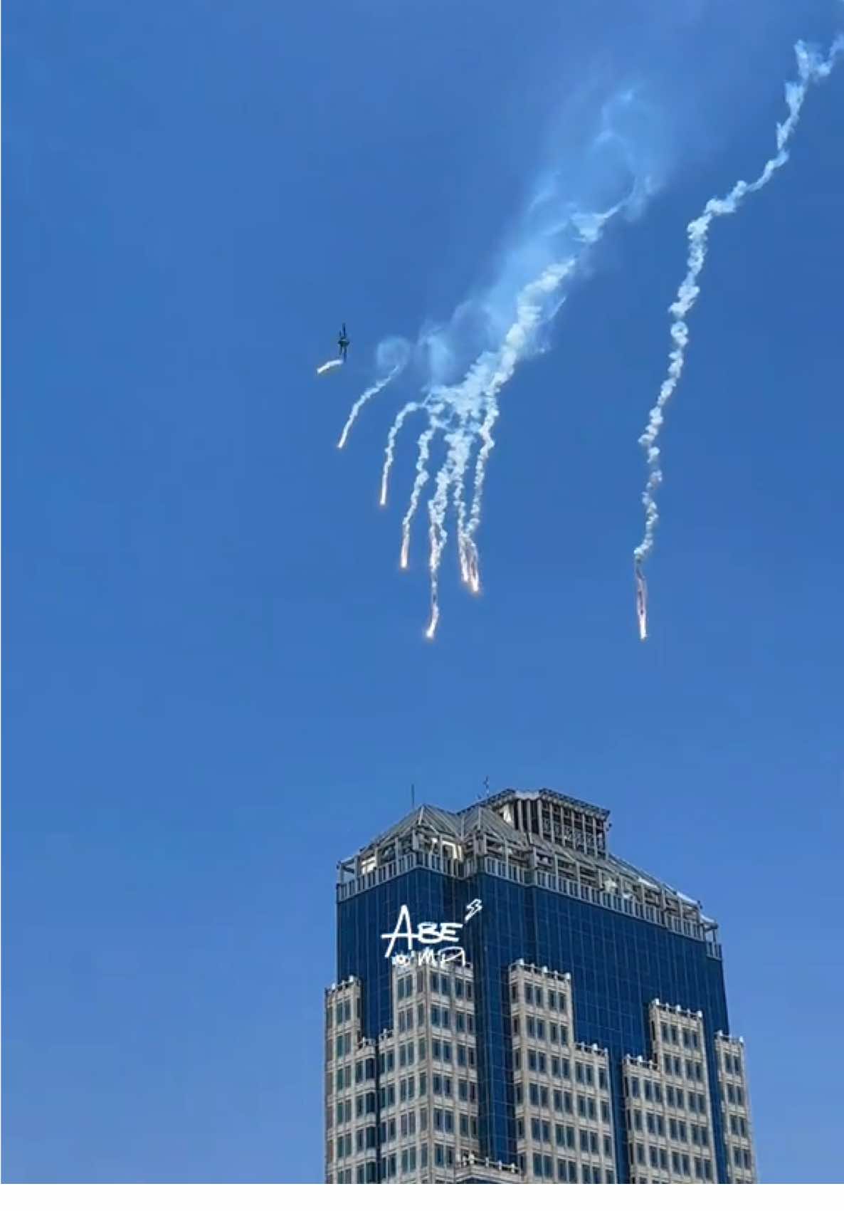 Jet tempur F-16 Fighting Falcon Manuver di Monas #f16fightingfalcon #jettempur #hutri80 #upacarabendera #fyp