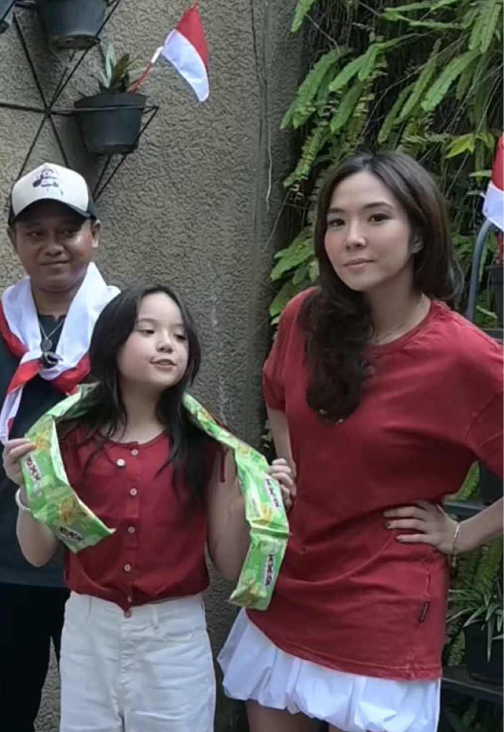 Yuk sambung lagu hari merdeka bareng gempi, yang nyanyinya bener dapet yang manis manis seger loh 😍 #mowmowlagi  #momogi  @Momogi snack 
