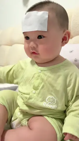 Này là em đi tiêm về nhưng vẫn chơi ngoan #embe #taplamme #tapsulamme #embevit 