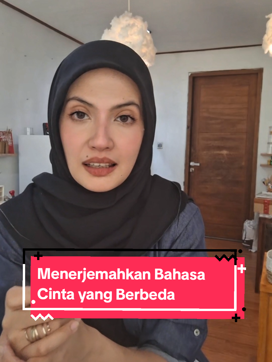 Tidak ada cinta yg datang sesuai dg template di kepala kita. Selalu ada aksen, selalu ada beda. Pertanyaannya: kamu sibuk menuntut, atau mau belajar menerjemahkan? Cinta jarang hadir seperti yang kita mau. Tapi seringnya hadir seperti yang kita butuhkan. 🤍 #salingbelajar #monologputri #mindfulrelationship #selfdevelopment #putribaswedan 