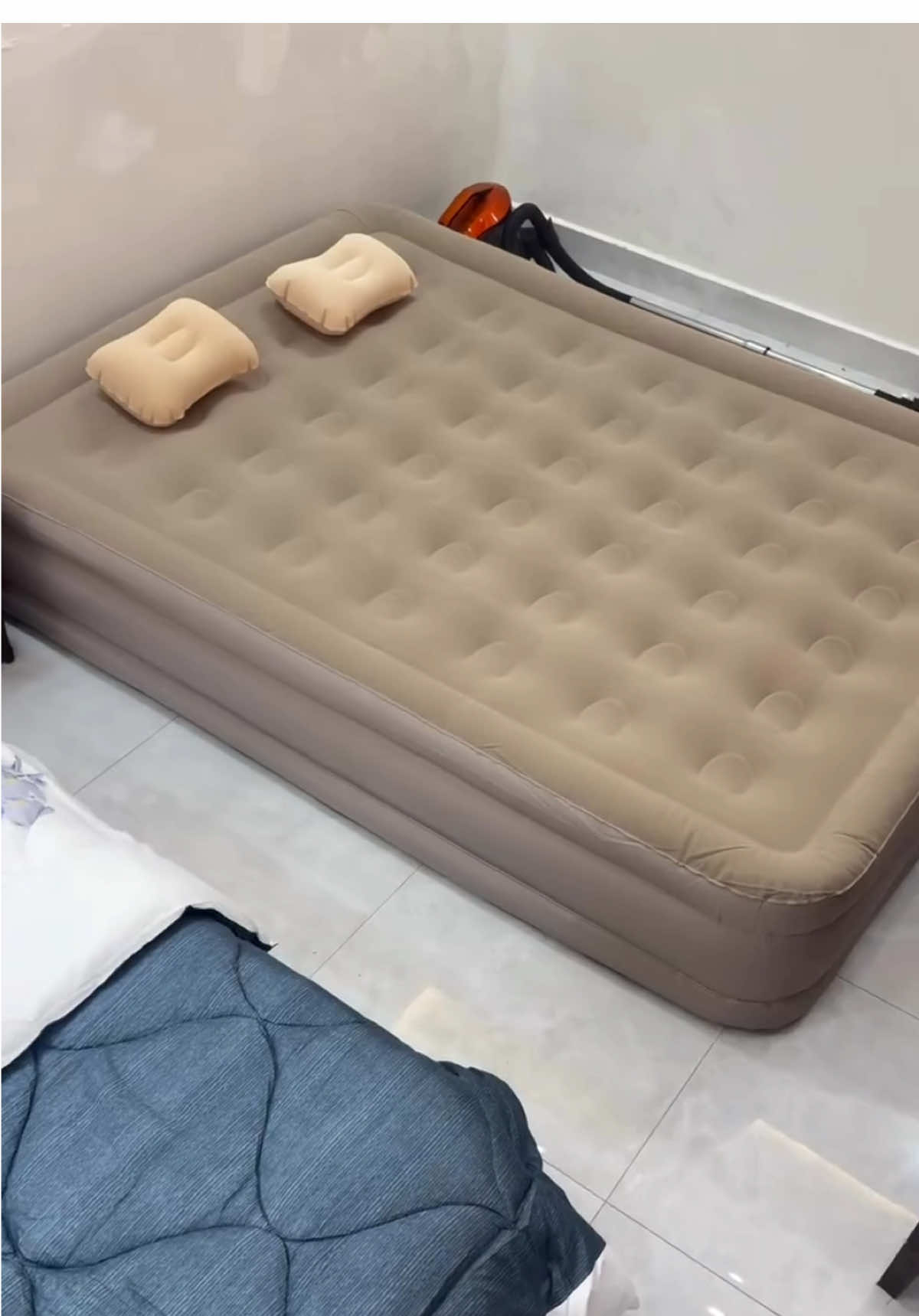 L السرير الهوائي القابل للنفخ  توفر ب4 أحجام مختلفة -مكينة لنفخ و شفط الهواء  -سهل الحمل و ما ياخذ مساحة -النفخ خلال دقيقتين فقط  مقاس 40 سم ارتفاع  الصغير  190*100*40 سم  السعر : 17.900 الكبير  200*150*40 سم السعر : 24.900 مقاس 25 سم ارتفاع  الصغير  190*100*25 سم  السعر : 15.900 الكبير  200*150*25 سم السعر : 21.900BD ملاحظة 🔴 👇🏼  موقع المحل مدينة عيسى جرداب  يوجد توصيل لجميع مناطق البحرين  33074137-36553642 #المحرق #Bahrain #manama #البحرين🇧🇭 #السعوديه #shopping #dubai #الرفاع #البحرين #muharraq #saudi #مدينة_عيسى #orangy.style #اكسبلور #ترند