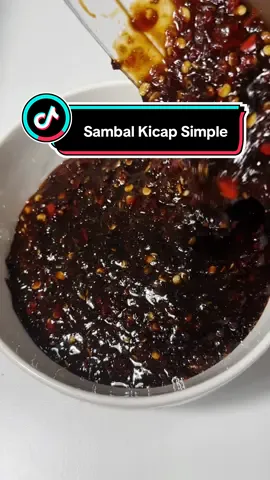 Sambal kicap simple, wajib buat stok ni 🥰 Bahan bahan : Cili padi, bawang putih, kicap manis, gula, garam, perasa.