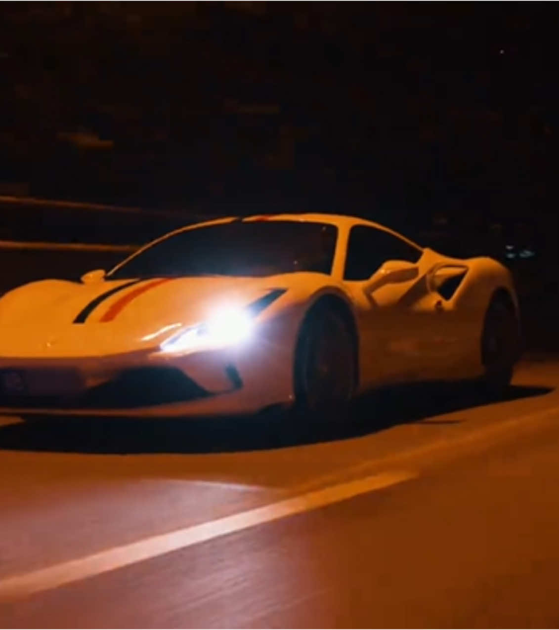 你十七岁时的勇气到哪里去了?#法拉利f8 #supercar #luxurycars #carlover #huangcar_04 #foryou 