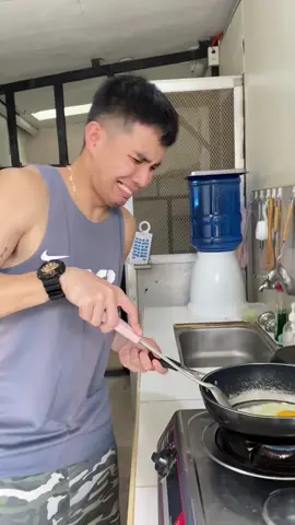 Nadikit sa kawali yung niluluto ko buti nalang binigay sakin ni misis to