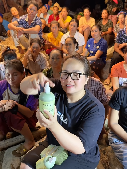 Hoàng Hường nhắc tên bạn #hoanghuong #trending #nghean #live #livestreaming #tuthien #em #banhangonline