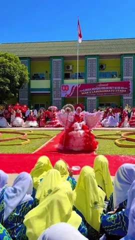 Masyaallah.. desainnya kreatif, orangnya pun cantik & anggun ❤️❤️ #promomakanmerdeka #bidadari #bajudaurulang #17agustus #merahputih 