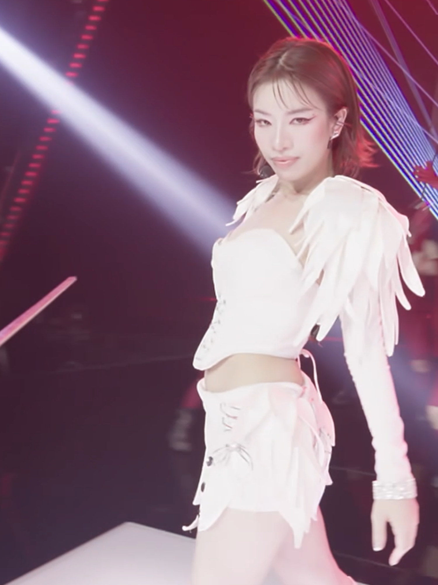 Lâm Bảo Ngọc bùng nổ với rap flow cực hút, phá vỡ mọi hình ảnh ballad quen thuộc trước đây #EmXinhSayHi #EmXinh #EXSH #DatVietVAC #LAMBAONGOC #VieON #VieChannel