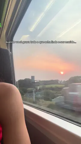 Amei o por do sol e então gravei acho tudo lindo mas para o meu marido é tudo tão comum 😂😂 #pordosol #trem #reinounido #brasileira #cardiff 