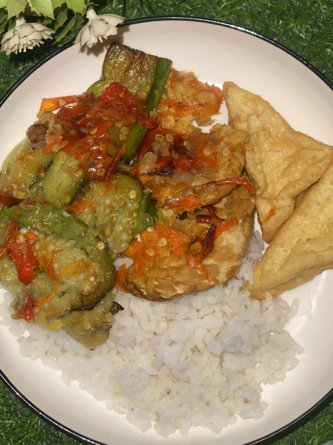 Makan Sambel terong dg sound pengajian😂🤤 #sambelterong #teronggoreng #terong #sambal #4u 
