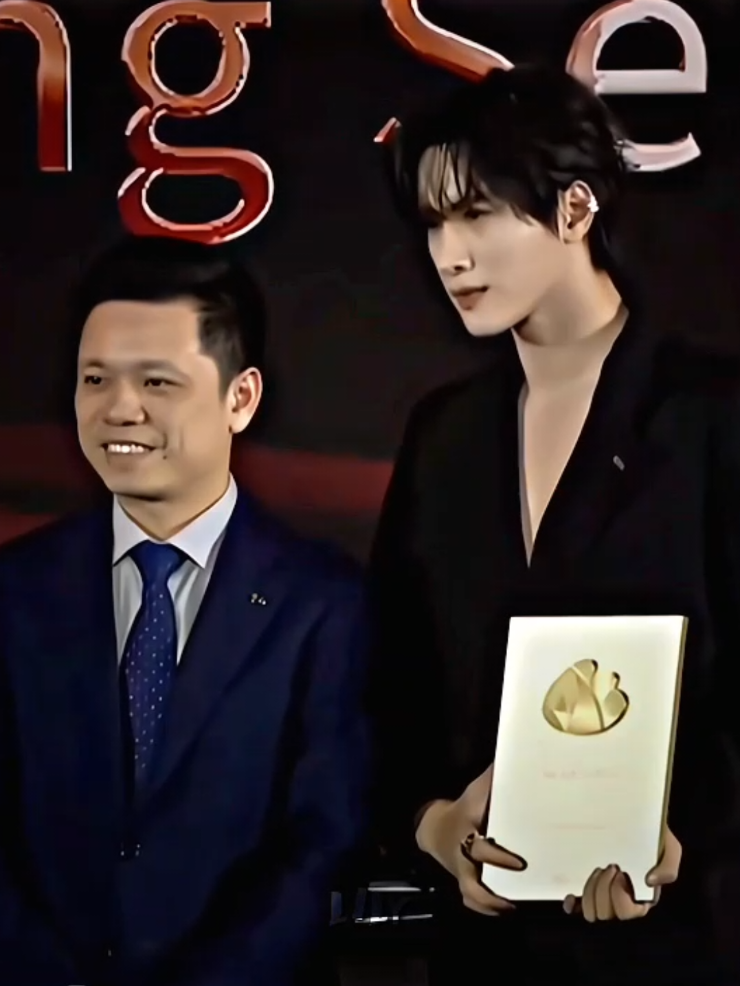 When Fort looked at Xuancheng and Zhanxuan in awe, I knew ohh.. he was watching their series😚  #zhanxuan #fortthitipong #revengedlove #loveseatheseries #fyp 