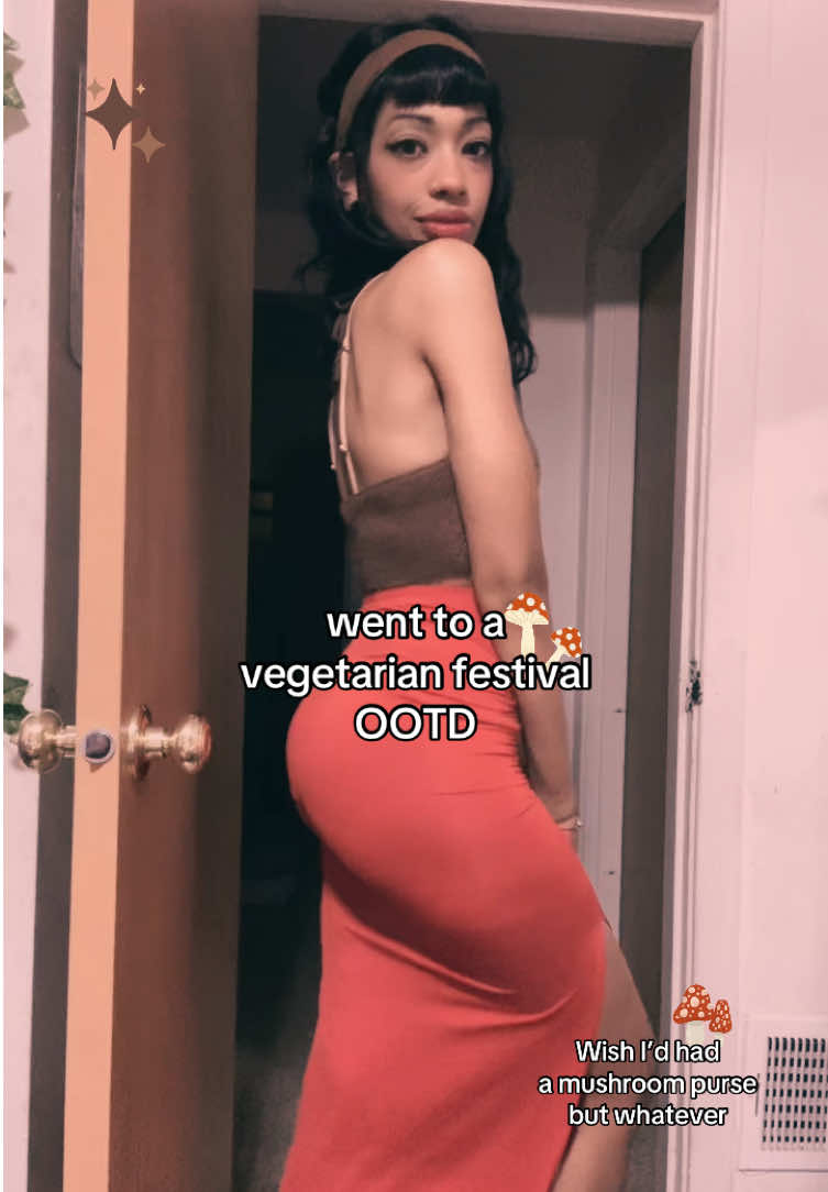 vegetarian food is seriously so 🔥#OOTD #toadstool #themedoutfits #weekendoutfit #fyp