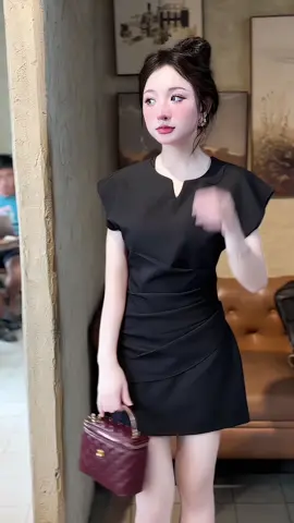 “Em vừa bóc hàng đã có khách chốt, hàng xịn giá hời – không cần suy nghĩ nhiều!” #xuhuongtiktok #xh #trending #fyp #vairal             