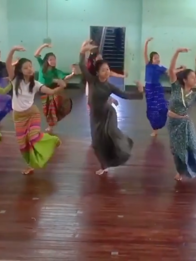 ပထမနှစ်ကျောင်းသူတုန်းကအမှတ်တရလေး#fypシ゚viral #မြန်မာအက #fyppppppppppppppppppppppp #မြင်ပါများပီးချစ်ကျွမ်းဝင်အောင်လို့🤒🖤  #foryoupage @memelfrgorj 