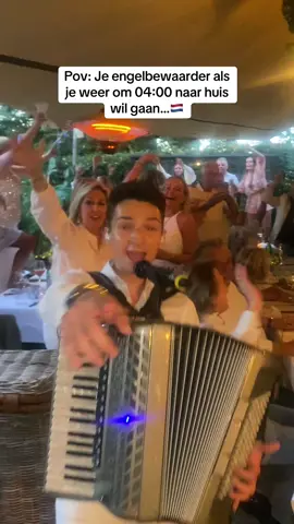 Gisteren had ik een optreden op een privé feest in Nederland 🇳🇱 Een Feest met bescherming uit de hoogste regionen 😇 #engelbewaarder ✨ Thomas Julian boeken voor uw feest? Mail nu naar: info@thomasjulian.be #engelbewaarder #engelbewaarderlied #thomasjulian #concert #nederlandstalig #party #accordeon #accordion #accordionist #volkszanger 