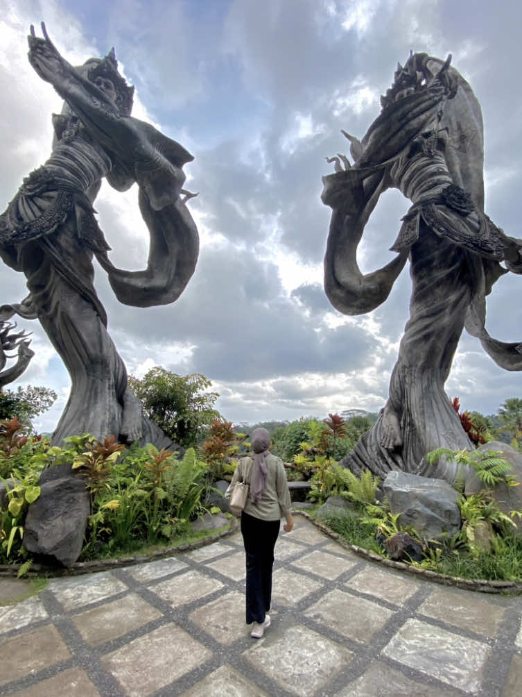Surrender 🍀 #tamandedari #ubudbali #bali 