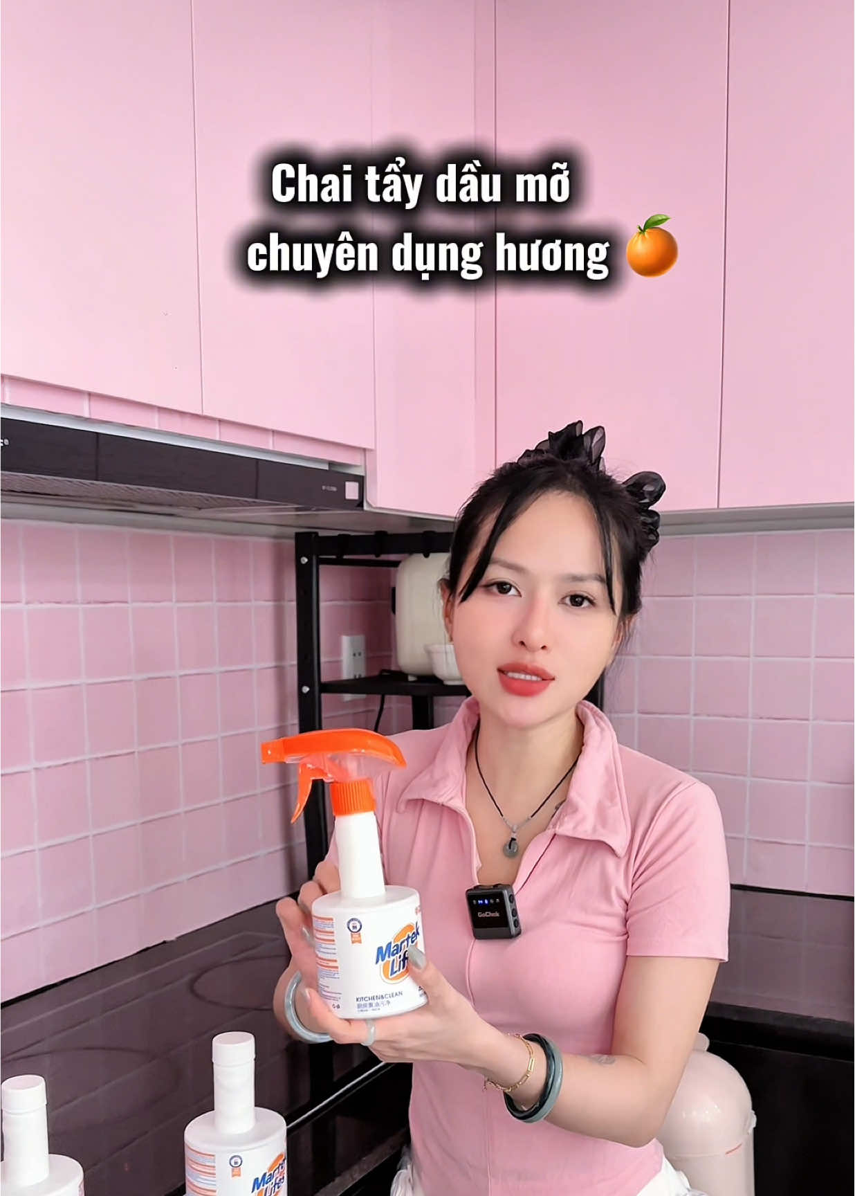 Các bác chỉ cần xịt vào vết dầu mỡ rồi lấy khăn lau, rửa là sạch bong kin kít luôn #review #ellymet5 #chaitaydaumo #chaitaydaumochuyendung #chaitaydaumobep 
