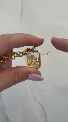 I carry my world in this necklace 🥹✨ #necklace #jewelry #gift #necklaceforwomen #jewel  In this necklace I carry with me all the important people in my life, is the best gift for a woman 