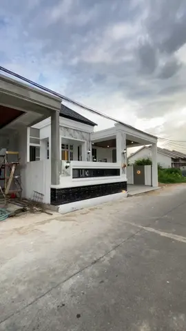 Rumah Type 120 Hunian Mewah Exclusiv —————————— ✅LOKASI : JL. DANAU SENTARUM ✅PONTIANAK - KALBAR ✅HANYA 50 MTR DARI JL. UTAMA ✅AKSES JL. LEBAR 5 MTR  ——————————— ✅Kualitas Bangunan Premium ✅Security 24 Jam ✅Free CCTV ( 3 TITIK ) -—————————— Spesifikasi Bangunan SBB. - Rumah Tipe 120  - Ukuran Tanah 9,5 x 20 METER - 3 kamar Tidur - 2 kamar Mandi - Di lengkapi Shower, Kloset duduk ,Exhaust Fan. - Pemanas Air ( Di Kamar Mandi Luar ) - Washtafel - Plafon Motif + Lampu LED - Keramik Granit 60 x 60 Cm - Atap metal Rangka baja ringan - Jendela Almunium - Pintu Bengkirai - Listrik 2200 watt - Air Bersih PDAM - Taman Mini ——————————— BONUS : - Carport 2 Mobil  - Kanopi Permanen - Pagar Keliling ( sisi samping & belakang ) - Pagar Rolling Besi - KITCHEN SET + Kompor Tanam - Backdrop TV - Kanopi Belakang (Area Dapur Basah) - Area Laundry + Interior ———————————— ✅Harga Rp.1.345.000.000,- ✅KPR Minimal DP 20% ✅Boking Tanda Jadi Rp 20.000.000 JT —————————————— ⛔Informasi Survei & Pemesanan ⛔MEDIA PROPERTI PONTIANAK ⛔WHATSAAP : 0858-0621-4267 —————————————— #rumahpontianak #carirumahpontianak #perumahanpontianak 