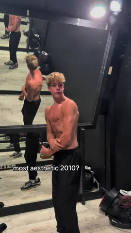 chasing aesthetics 🙏 #tanned #GymTok #fyp #aestheticedit #SelfImprovement 