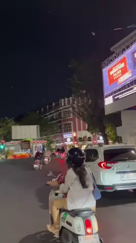 Suasana malam minggu surabaya #surabaya #tunjunganplaza #citylights 