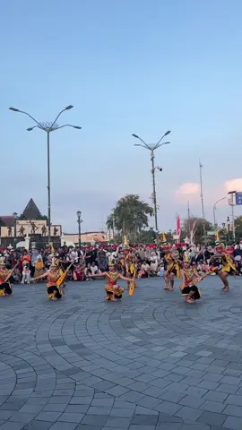 Yogyakarta International Dance Festival Pict of Dayak Dance💃 #yogyakartaistimewa #wisatajogja #malioboro #indonesiaindependenceday #fyp 