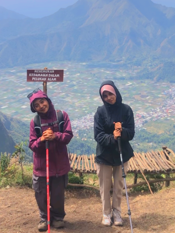 2100 mdpl⛰️ #pendakigunung #tektok #muncak #fyp #viral 