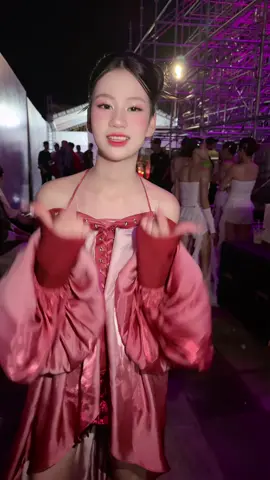 Đi concert diễn cũng không quên đu trend ❤️#havaiconcert #thachlinh #lênxuhướng #trendsong #đutrend #trendingsong #trendingtiktok #đutrend 
