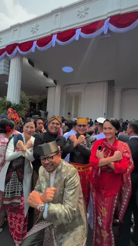 Keseruan Pak Menteri Karding saat berjoget Tabola Bale bersama Menteri Kabinet Merah Putih di Istana hari ini😁😁 @DailyKarding @Mas Karding #17agustus #tabolabale #istananegara #menteri #menterip2mi 