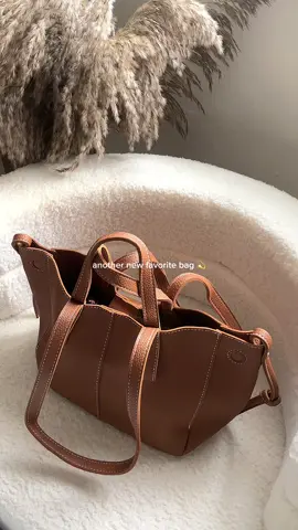 Definitely a yes! 💯👜🤎#handbag #handbagmurah #handbagcantik #shoulderbag 