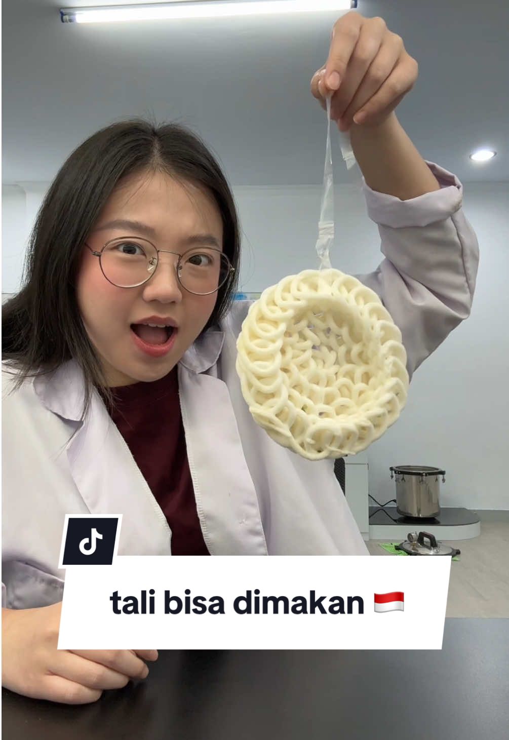 bikin ‘tali’ yang bisa dimakan + ramah lingkungan😁🇮🇩 happy independence day!  #foodtech #ediblefilm #independenceday #17agustus #eksperimen #STEMTok 